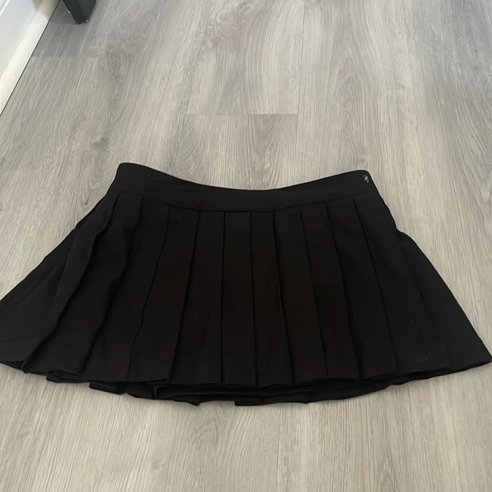 ALERT: 🚨‼️ NEW WITH TAGS: Little Black Pleated Mini skirt